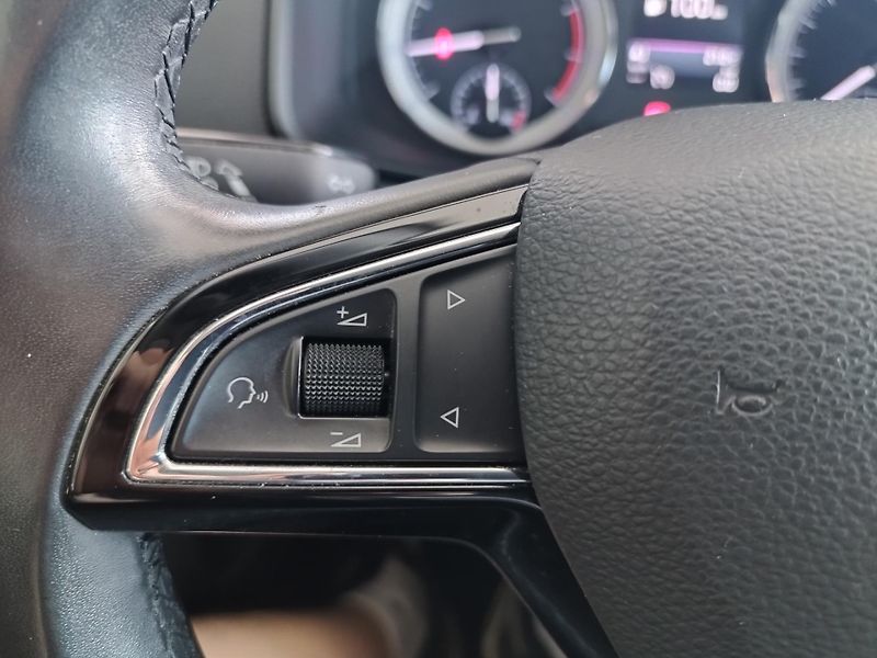 Škoda Karoq (2017) 1,0TSI,85KW,FULL,LED,ALU,KŮŽE - fotka 29 z 34