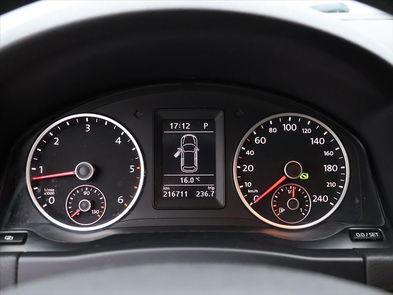 Volkswagen Tiguan 2,0 103KW KŮŽE DSG 4MOTION ALU - fotka 14 z 28