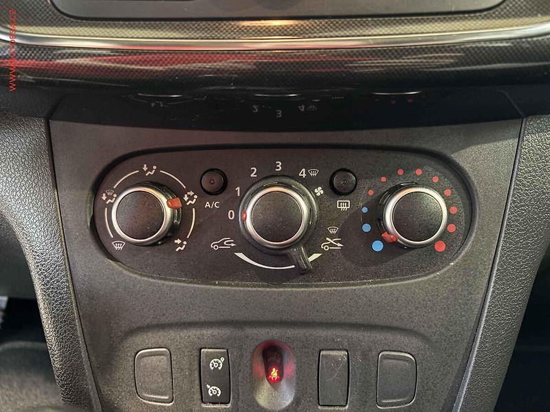 Dacia Sandero (2018) 0.9 TCe, servis.kniha, AC - fotka 13 z 14