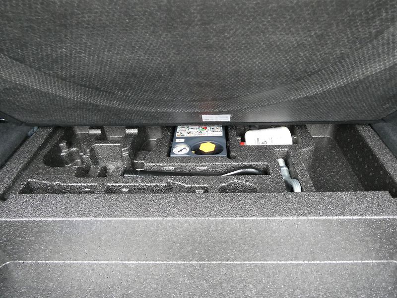 Land Rover Range Rover Evoque 1,5 Dynamic SE P270e - fotka 32 z 37
