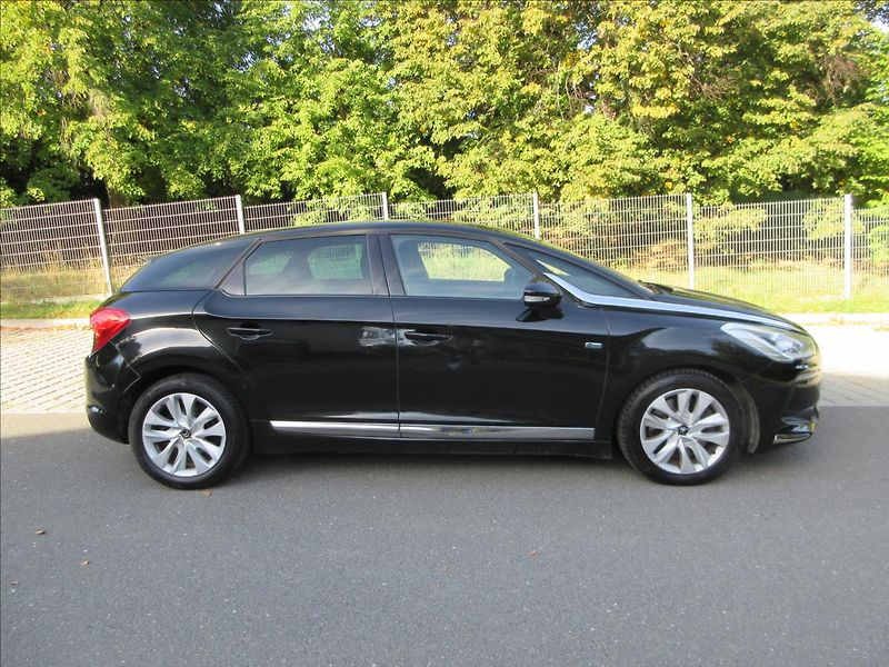 Citroën DS5 2,0 HDi Hybrid, 4x4, automat - fotka 10 z 26