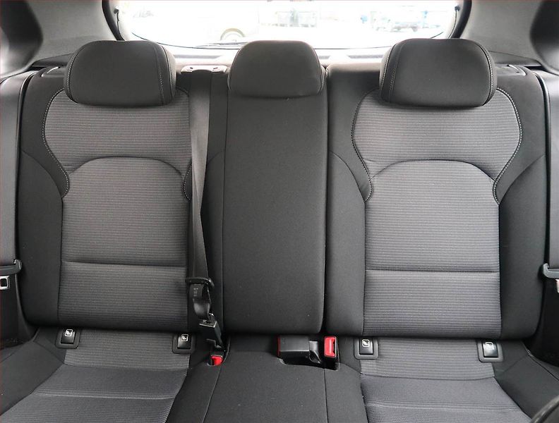 Hyundai i30 (2019) 1.4 CVVT, Serv.kniha, Tempomat - fotka 10 z 17
