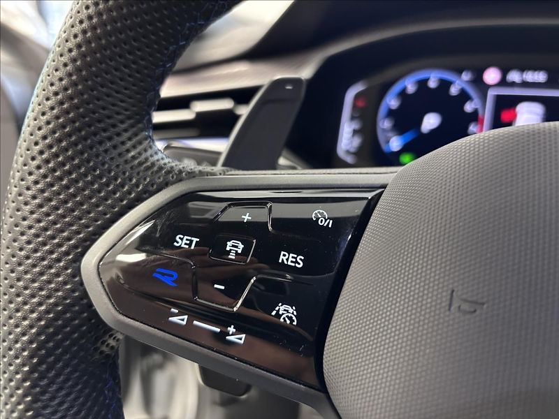 Volkswagen Arteon Shooting Brake R 2.0 TSI - fotka 16 z 22