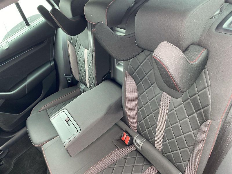 Škoda Octavia (2023) Combi 2.0 TSI RS - fotka 27 z 38