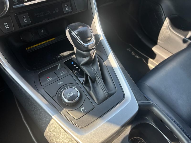 Toyota RAV4 2.5 HSD e-CVT AWD Selection - fotka 21 z 28