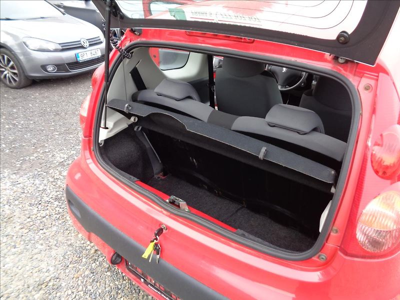 Peugeot 107 1,0 - fotka 13 z 13