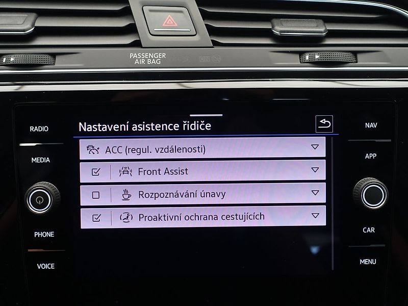 Volkswagen Touran 2.0 TDi, DSG, LED SVĚTLA - fotka 14 z 36