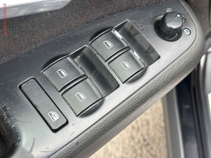 Audi A4 (2005) 2.0TDi, 2.maj, AC, tažné - fotka 11 z 14