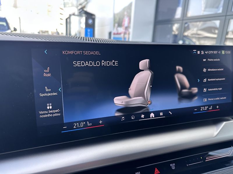 BMW Řada 5 540d xDrive Touring M-Sport - fotka 26 z 35