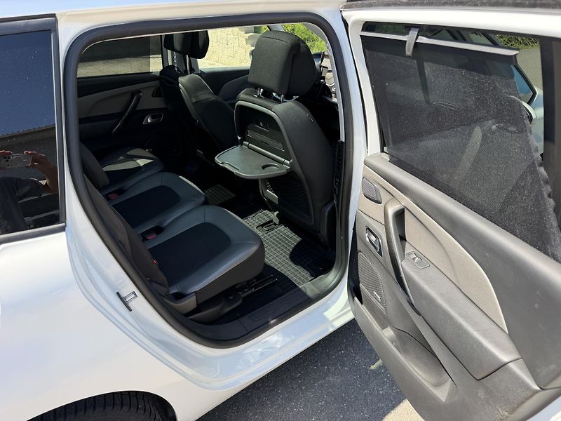 Citroën C4 Picasso 1,6i 121kW EXCLUSIVE - fotka 22 z 23