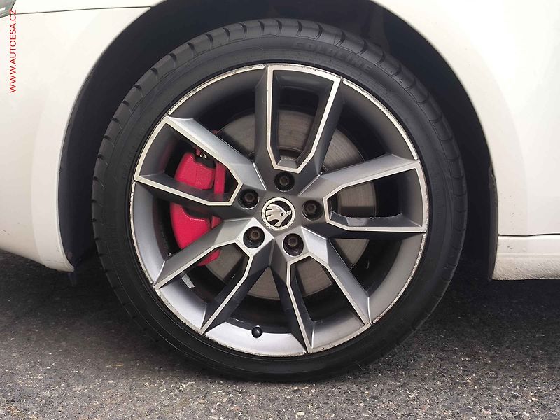 Škoda Octavia (2014) 2.0 TDi, ČR, RS, DSG, bixen - fotka 20 z 20