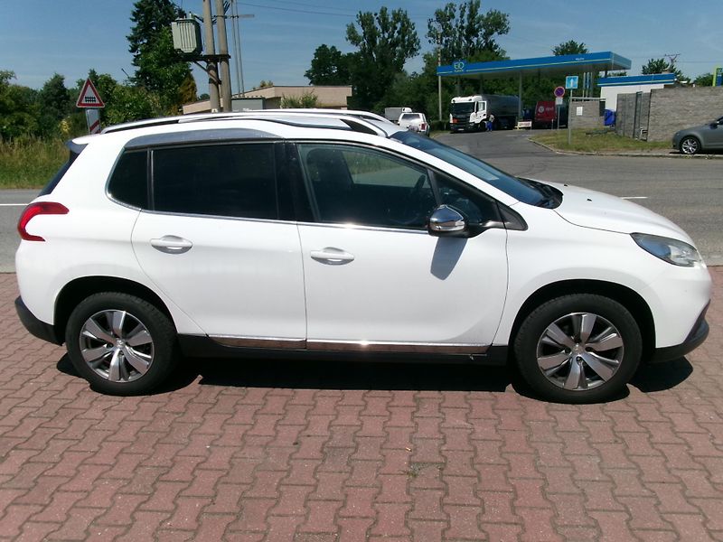 Peugeot 2008 (2015) 1,6 BlueHDI AC TEMP USB - fotka 5 z 26