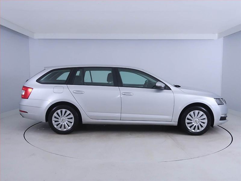 Škoda Octavia (2018) Ambition 1.6 TDI, Tempomat - fotka 6 z 16