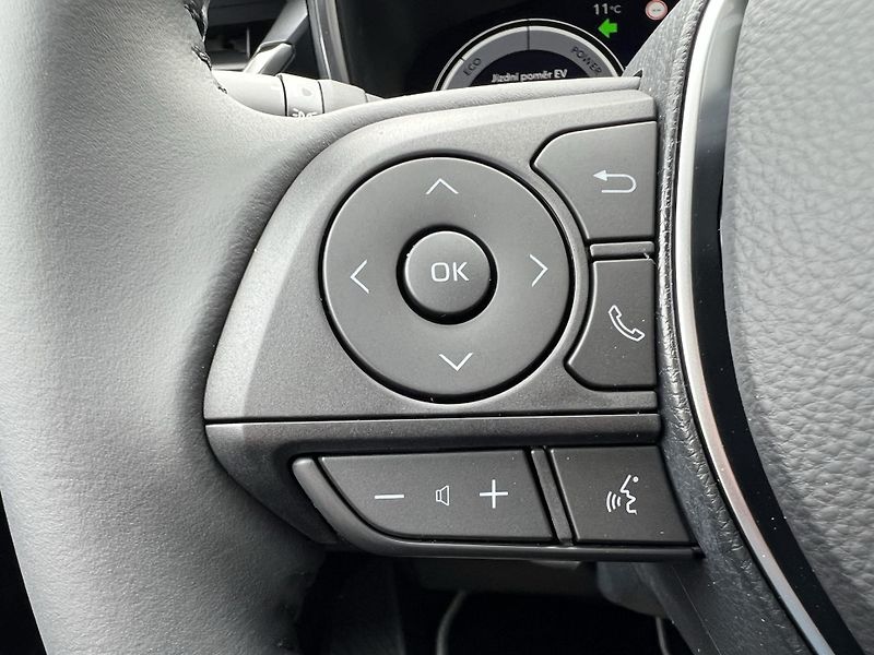 Toyota Corolla (2024) TS 1.8 HEV STYLE - fotka 6 z 18