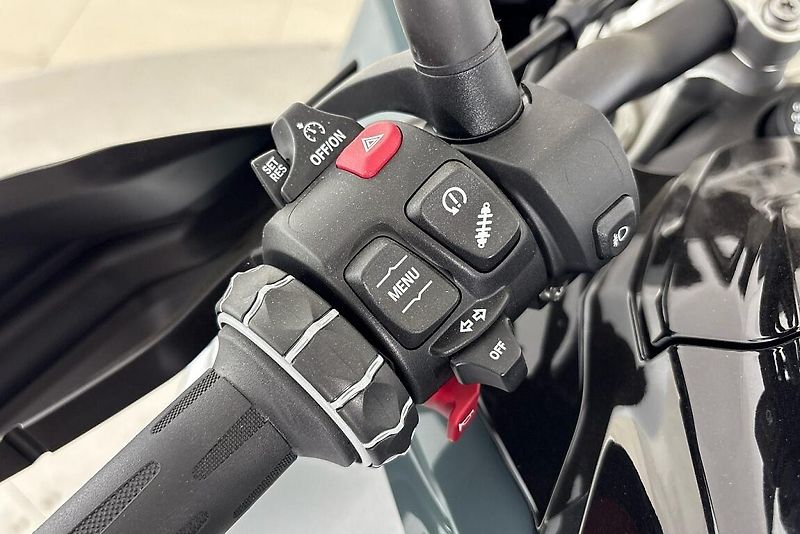 BMW S 1000 XR - fotka 10 z 13