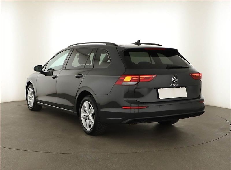 Volkswagen Golf (2023) Life 2.0 TDI, Automat - fotka 4 z 20