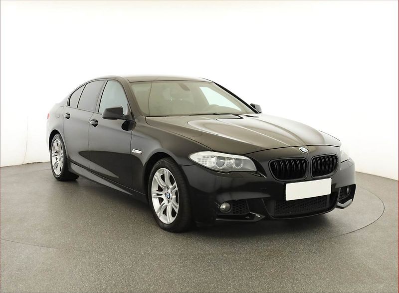 BMW Řada 5 (2010) 520d, Xenony, Tempomat - fotka 1 z 17