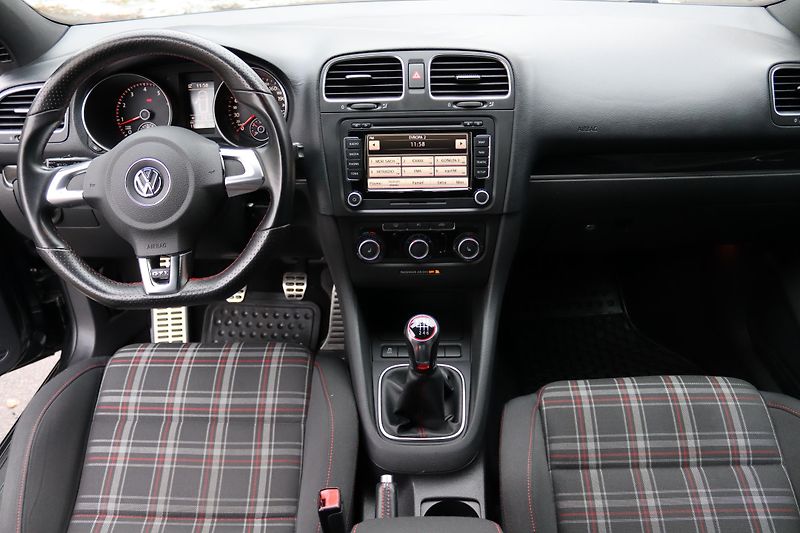 Volkswagen Golf GTI 2.0TSI 147kW - fotka 32 z 47