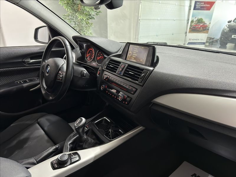 BMW Řada 1 1,6   116i BI-XEN LED SPORT - fotka 19 z 33