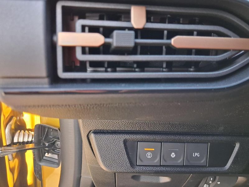 Dacia Sandero (2026) Stepway Extreme Eco-G 120 auto - fotka 24 z 26