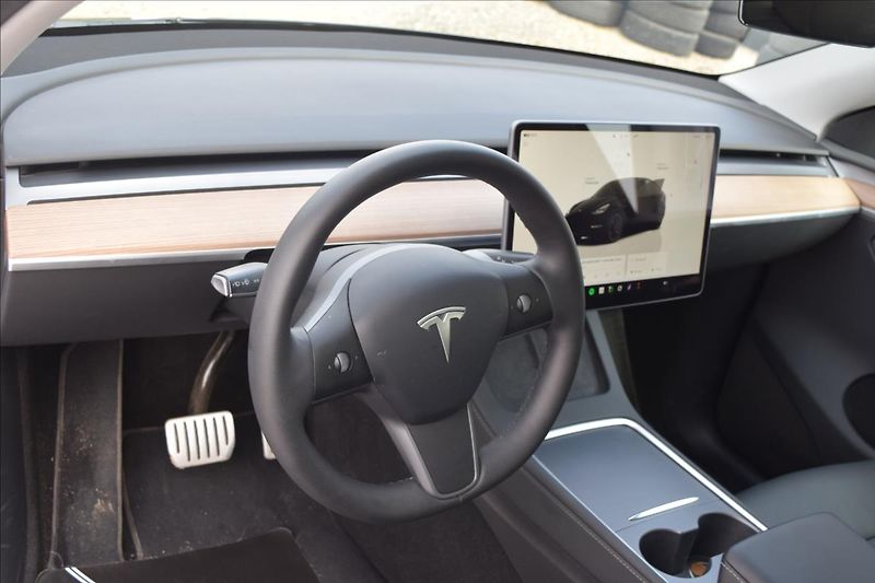 Tesla Model Y 0,0 PERFORMANCE 2XKOLA - fotka 16 z 24