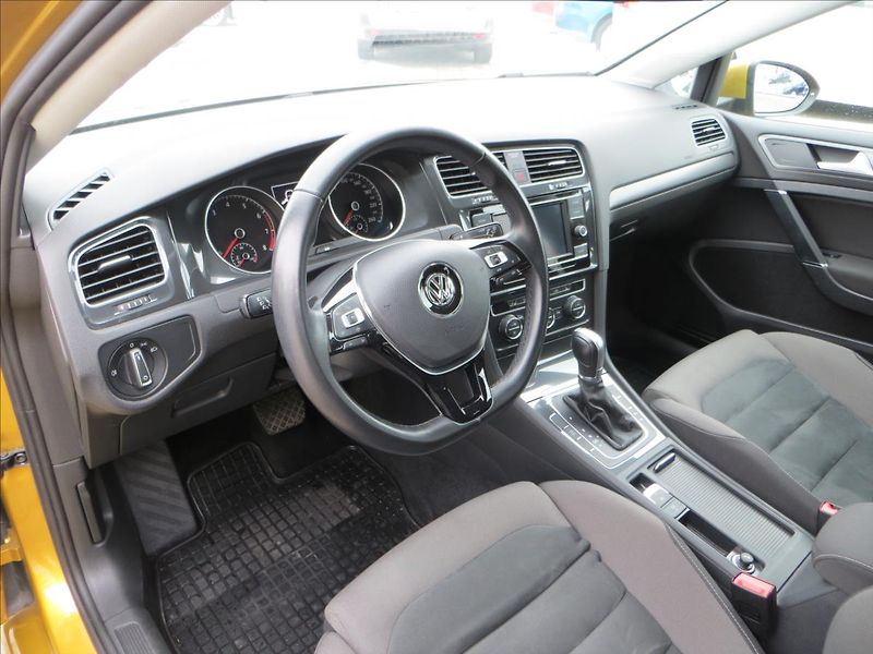 Volkswagen Golf 1,0 TSI 85kW Comfortline DSG - fotka 15 z 24
