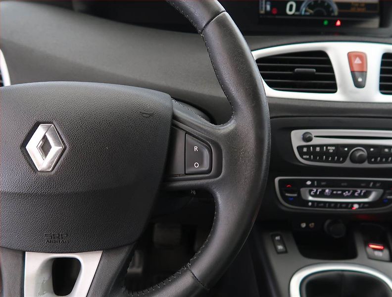 Renault Scénic (2009) 1.9 dCi, Serv.kniha, Tažné - fotka 16 z 18