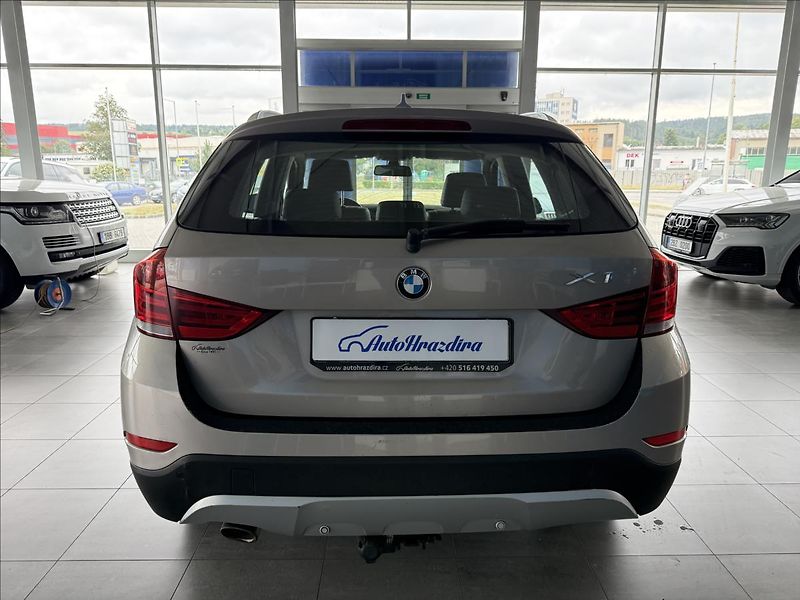 BMW X1 2,0   18d,105kW,TAŽNÉ - fotka 5 z 22