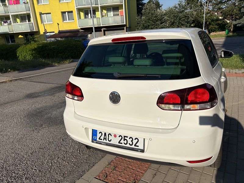 Volkswagen Golf (2011) - fotka 8 z 36