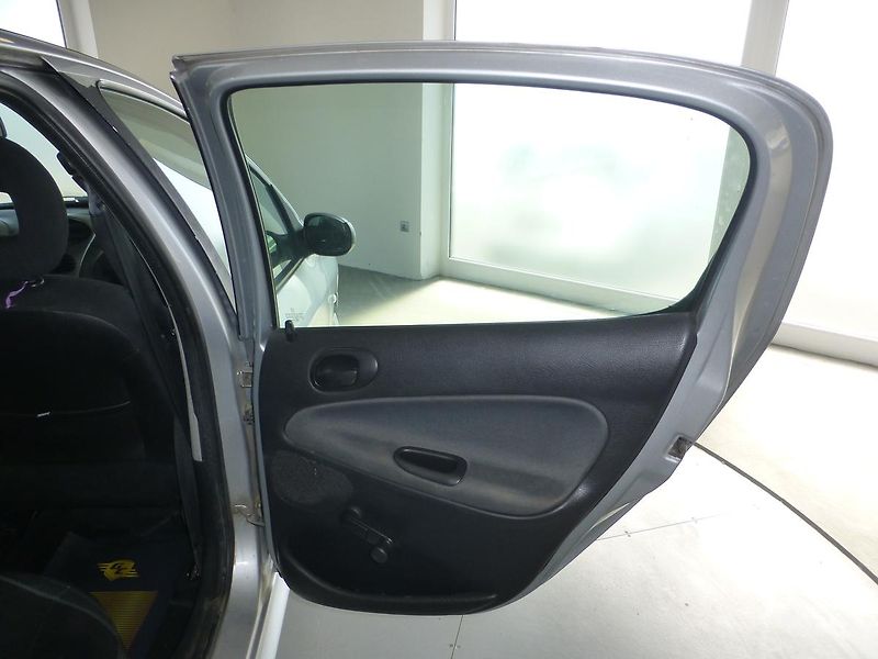 Peugeot 206 (2006) 1,4i**KLIMATIZACE**5DV - fotka 18 z 23