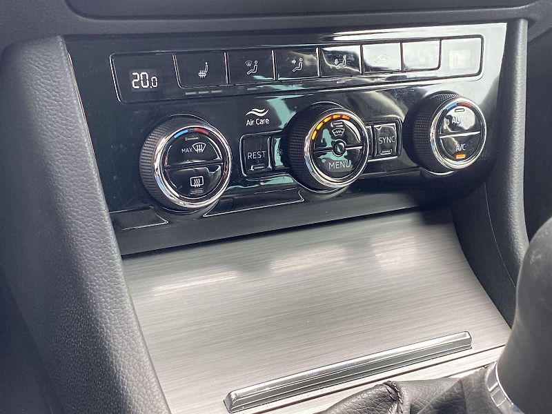 Škoda Superb (2022) 1.5 TSI Style+ - fotka 13 z 40