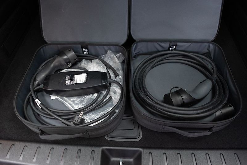 Mercedes-Benz EQB 300 66kWh*4MATIC*AMG*KAMERA*So - fotka 44 z 47