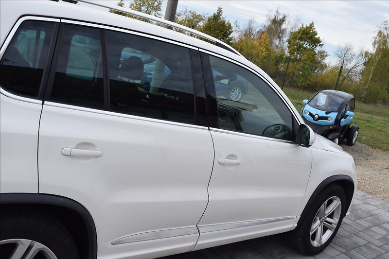 Volkswagen Tiguan 2,0 TDi 81KW R-LINE - fotka 11 z 51