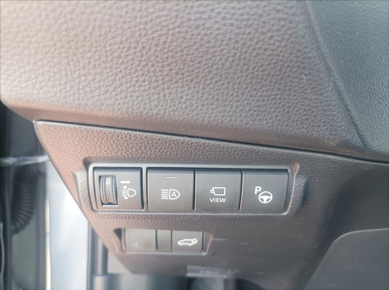 Toyota Corolla Cross 2,0 Executive Skyview - fotka 10 z 18