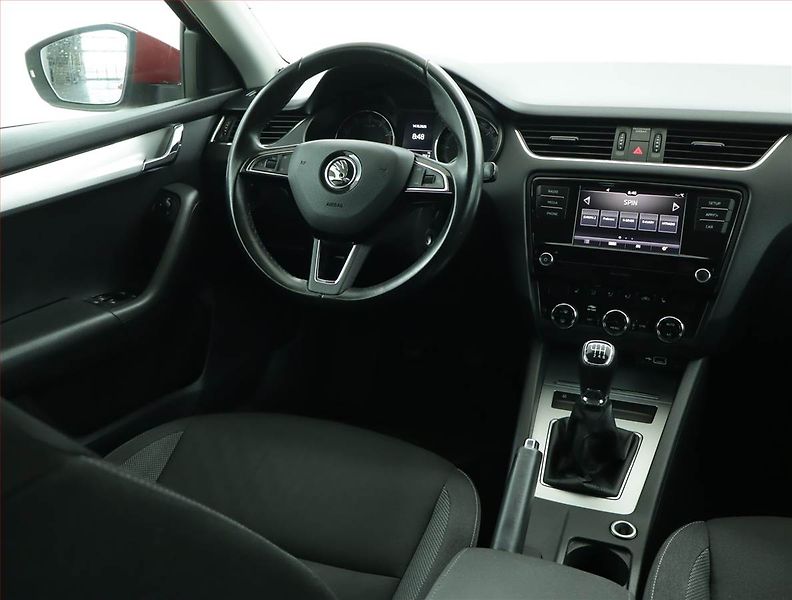 Škoda Octavia (2019) Ambition 1.5 TSI, Serv.kniha - fotka 7 z 15