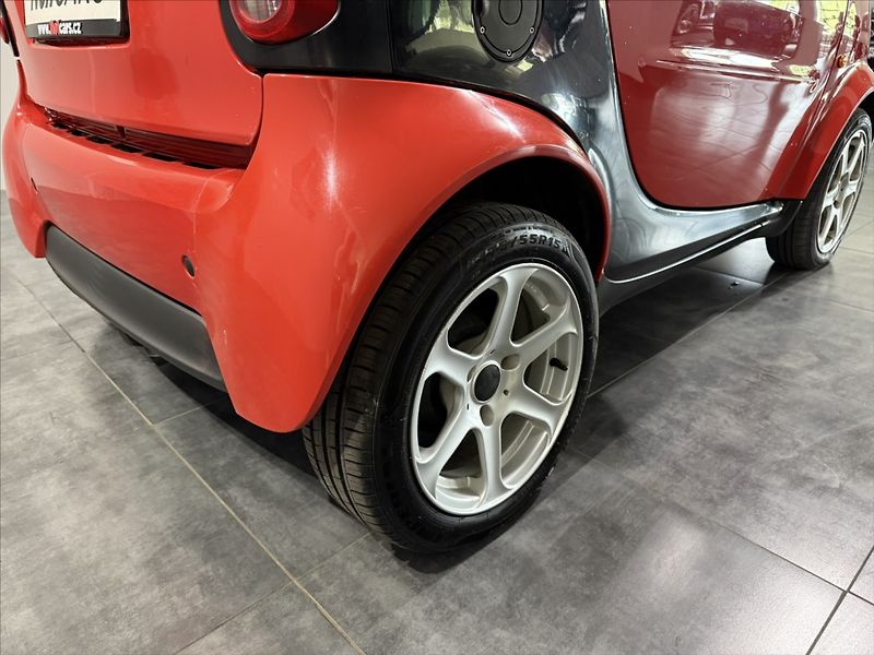 Smart Fortwo 0,6   i PURE ALU TOP STAV - fotka 19 z 29