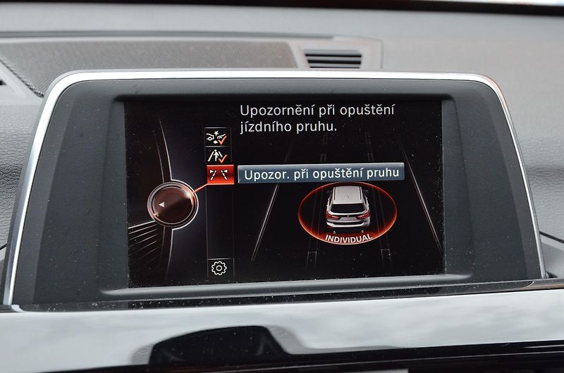 BMW X1 (2015) sDrive 18d 110kW SPORT / LED - fotka 35 z 39