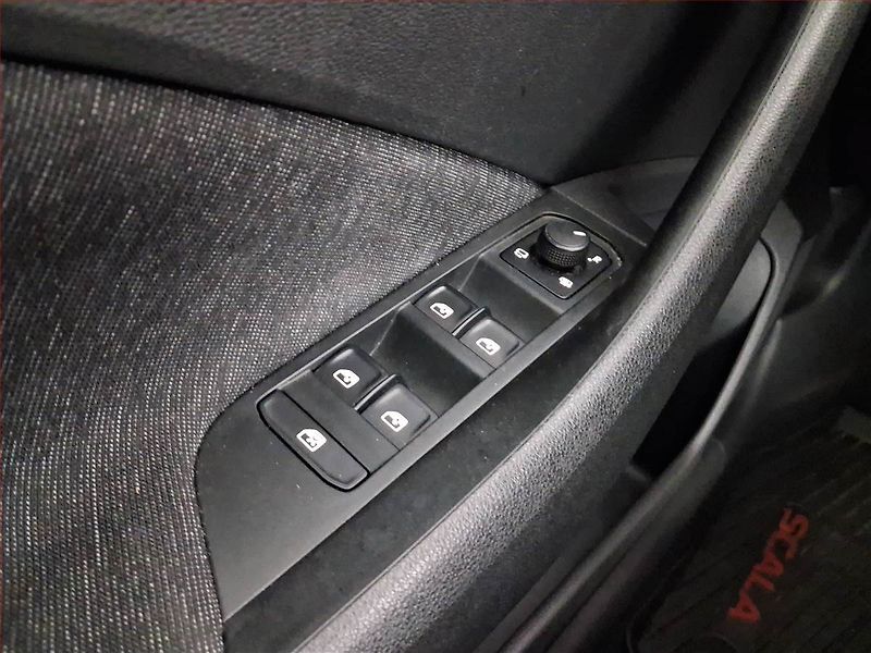 Škoda Scala (2021) 1.0 TSI, Automat, Tempomat - fotka 19 z 21