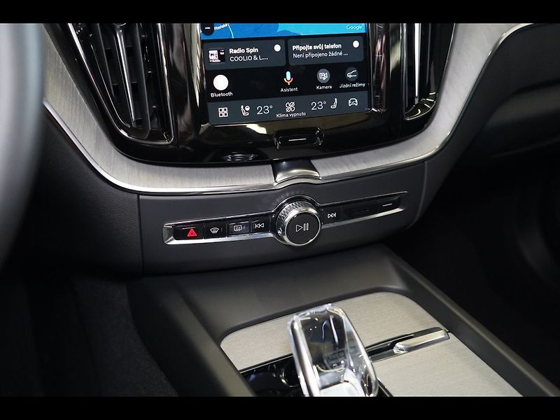 Volvo XC60 T8 PLUS Dark, Ventilace, 360° - fotka 38 z 48