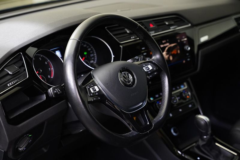 Volkswagen Touran - fotka 14 z 26