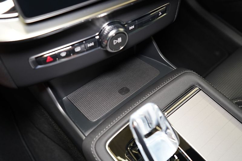 Volvo XC90 B5 PLUS Black Edition, 360° - fotka 37 z 48