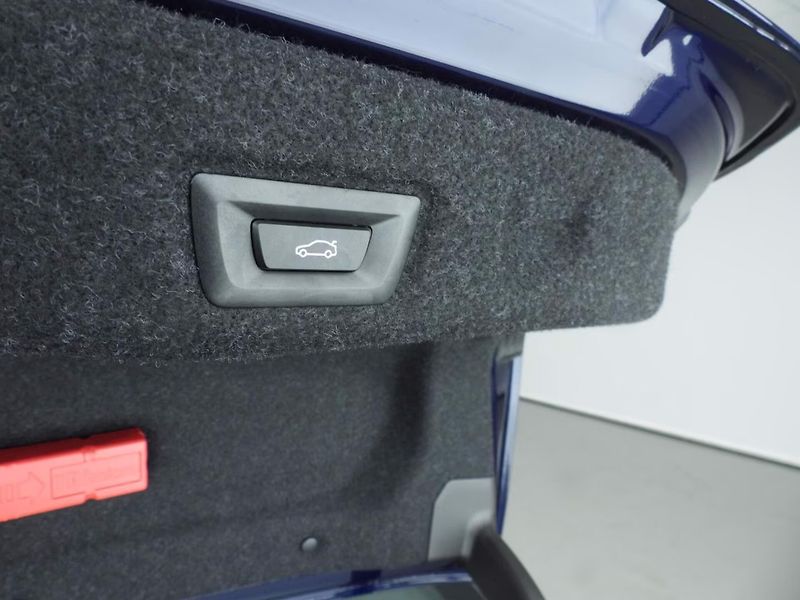 BMW i5 xDrive40 M-Sport 4zon H/K Vent - fotka 29 z 30