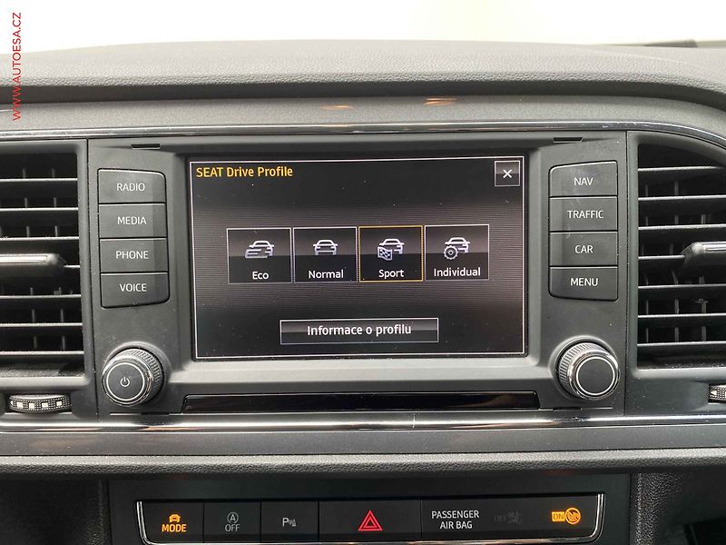 Seat Leon (2016) 2.0TDi, FR, LED, navi - fotka 17 z 19