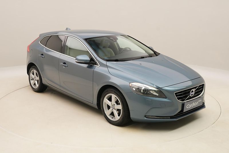Volvo V40 D2 MOMENTUM CZ 1.maj. - fotka 15 z 44