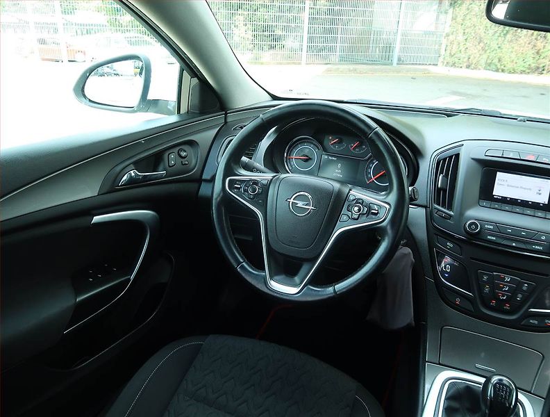 Opel Insignia (2015) 2.0 CDTI, nová STK, rezervace - fotka 7 z 19