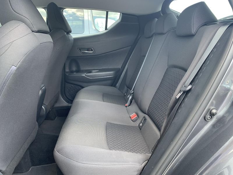 Toyota C-HR COMFORT 1,8 HYBRID 90kW AT - fotka 6 z 30