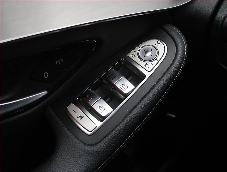 Mercedes-Benz GLC (2018) AMG line 220 d, 4x4,Automat - fotka 23 z 25