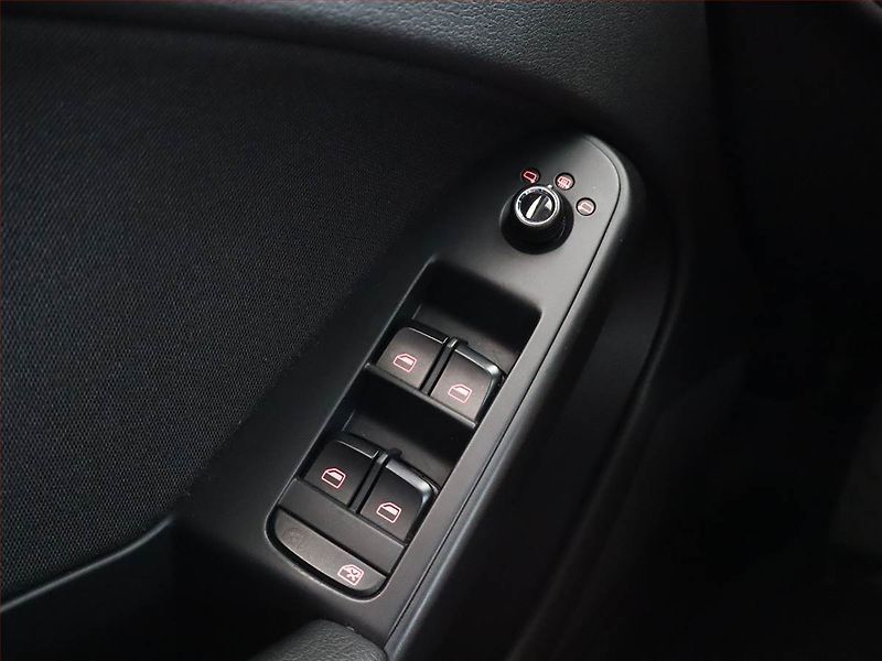 Audi A4 (2012) 2.0 TDI, Xenony, Tempomat - fotka 15 z 16