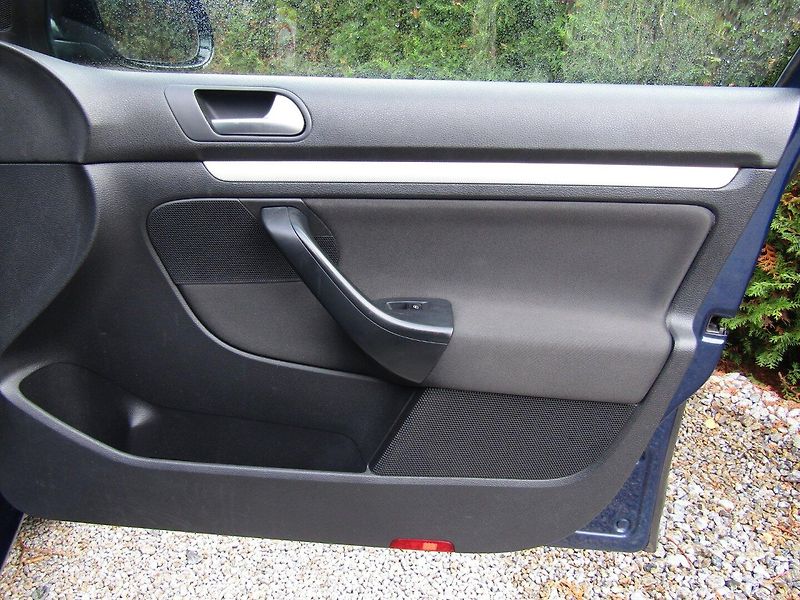 Volkswagen Golf (2012) 1.2 TSI 77kW - fotka 26 z 33