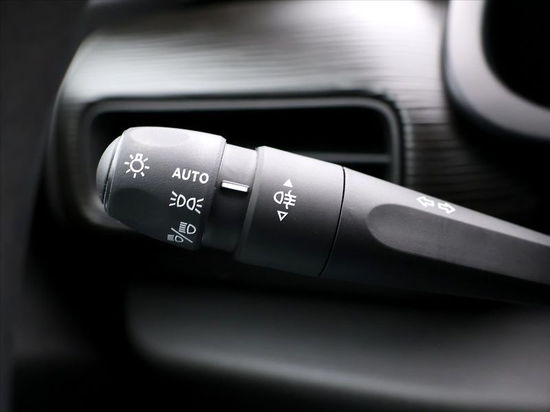 Jeep Avenger 1,2 74kW CZ e-Hybrid Longitude - fotka 18 z 31